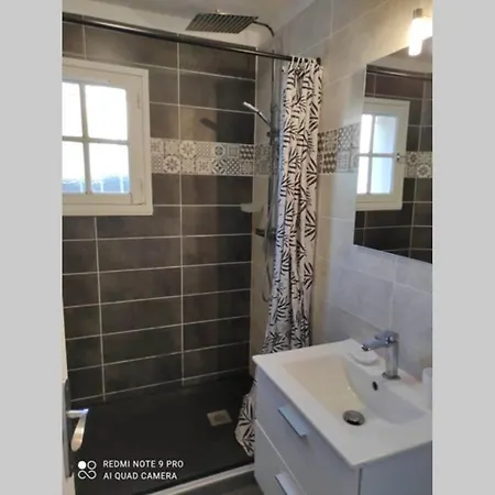 Agreable T2 Proche Mer Avec Grand Jardin